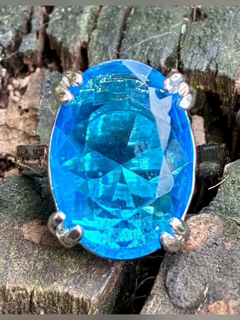 💙 Large Vibrant Blue Oval Egg Shape Faceted Gemstone Statement Ring
